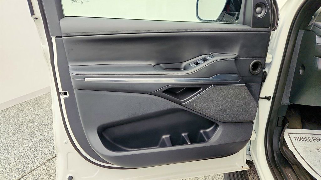 Used 2025 Lincoln Navigator Reserve w/ Jet Appearance Package image 11