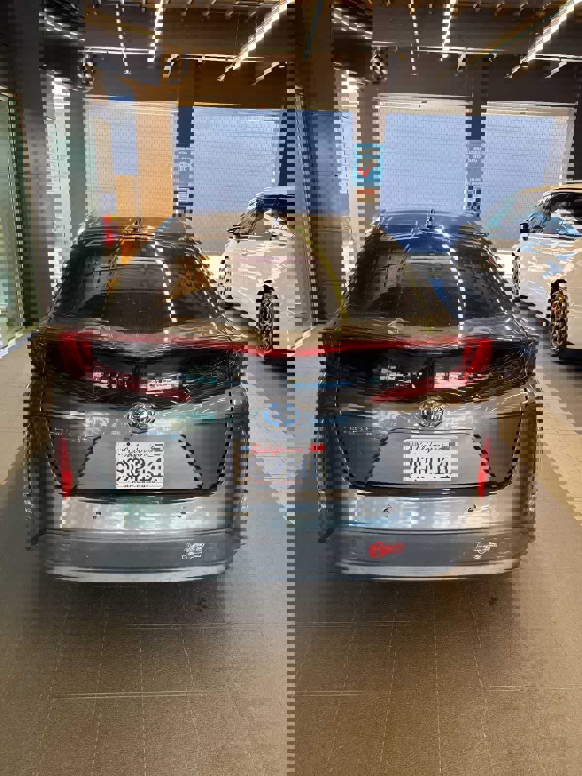 Used 2017 Toyota Prius Prime Advanced FWD image 5