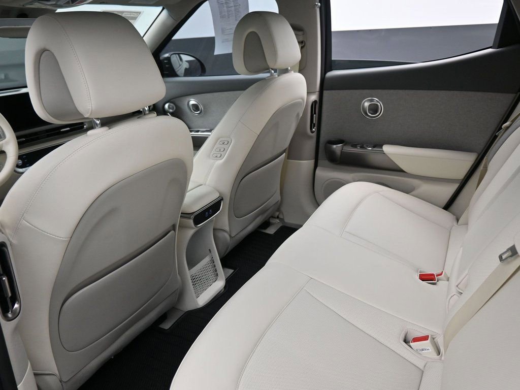 Used 2024 Genesis GV60 RWD image 31