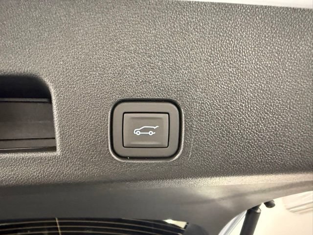 New 2026 Chevrolet Traverse High Country w/ LPO, Floor Liner Package FWD image 9