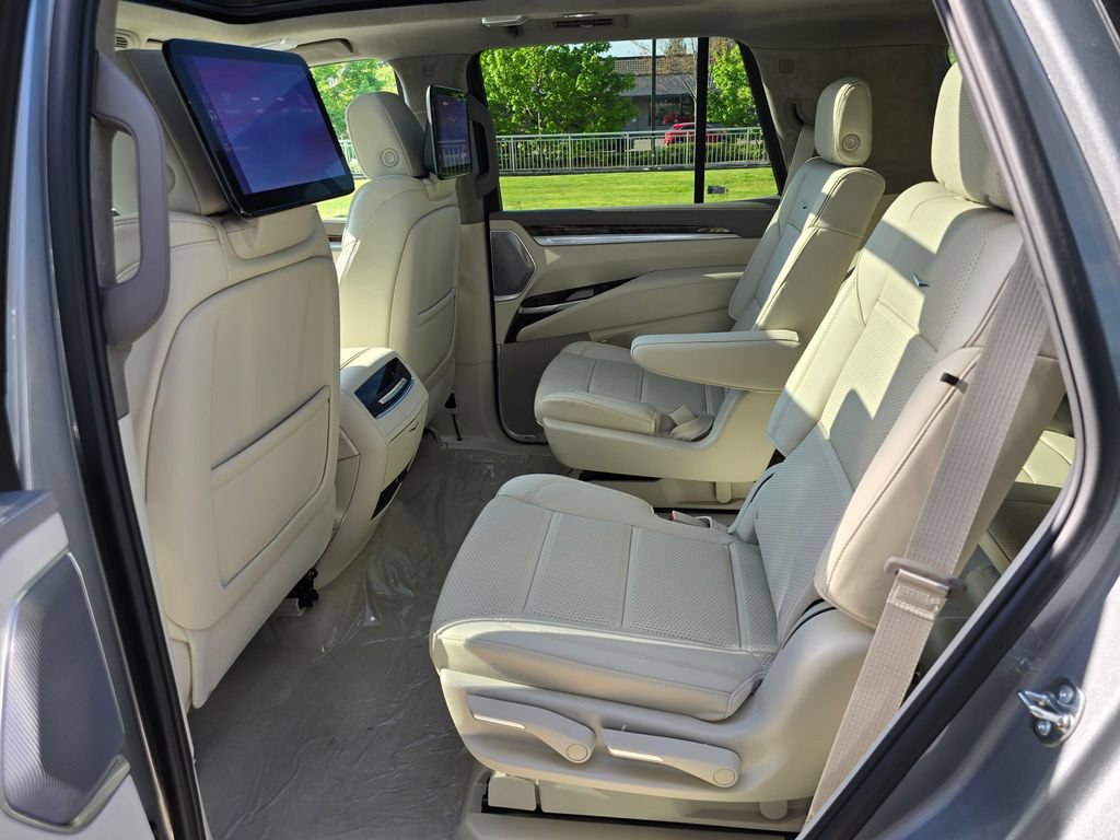New 2026 Cadillac Escalade Platinum Sport AWD/4WD image 18