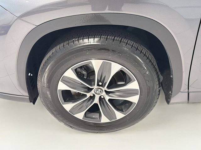 Certified 2025 Toyota Highlander XLE FWD image 23