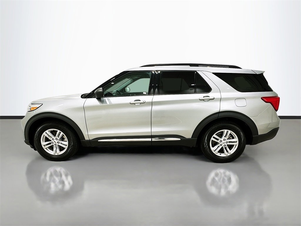 Used 2024 Ford Explorer XLT image 4