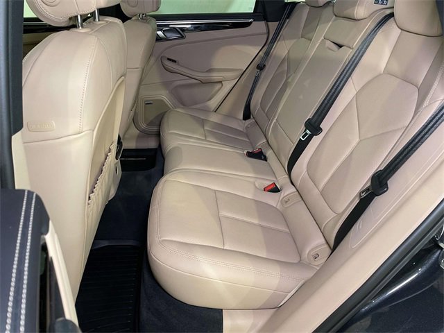 Used 2025 Porsche Macan image 19