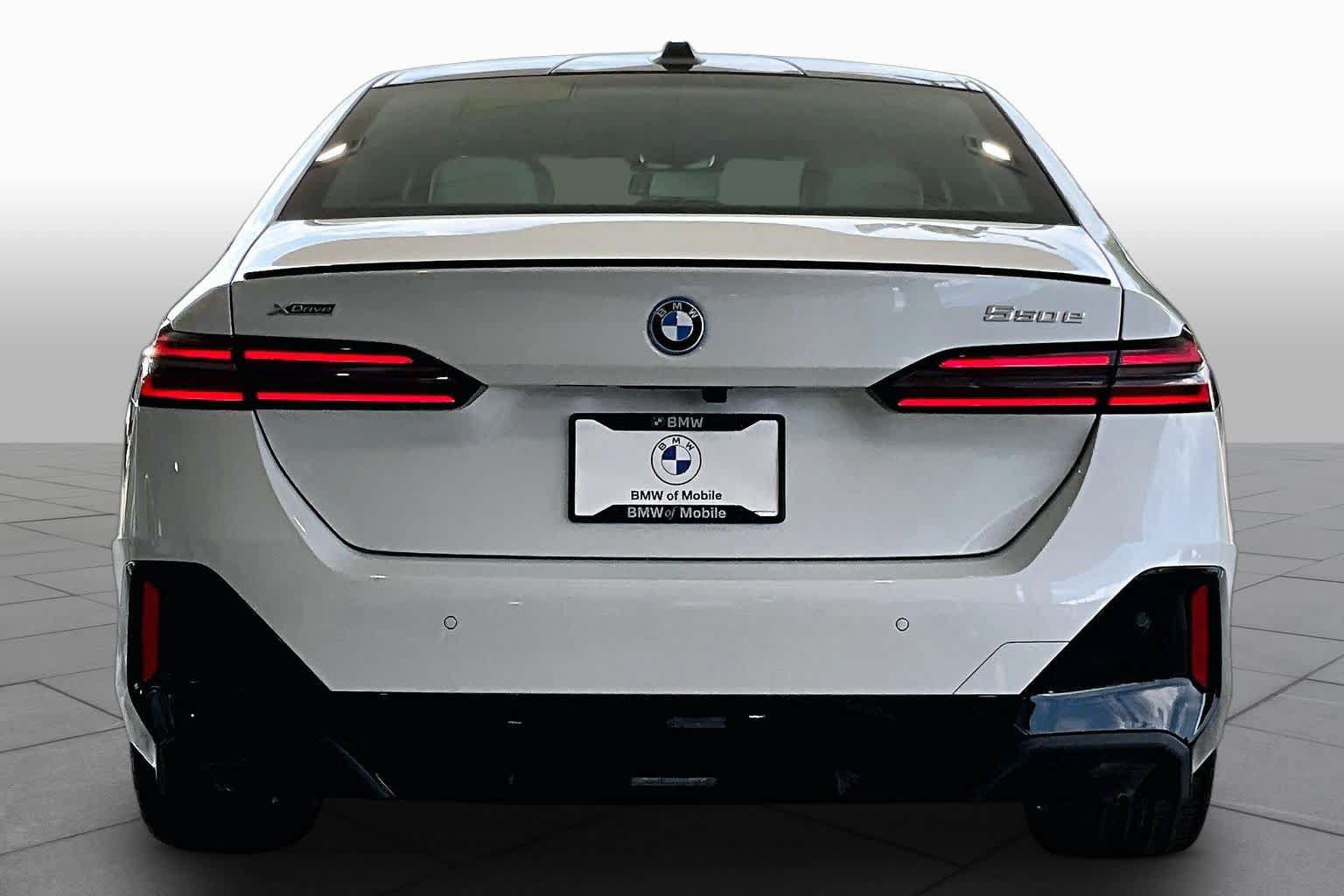 New 2027 BMW 550e xDrive w/ Premium Package AWD/4WD image 4