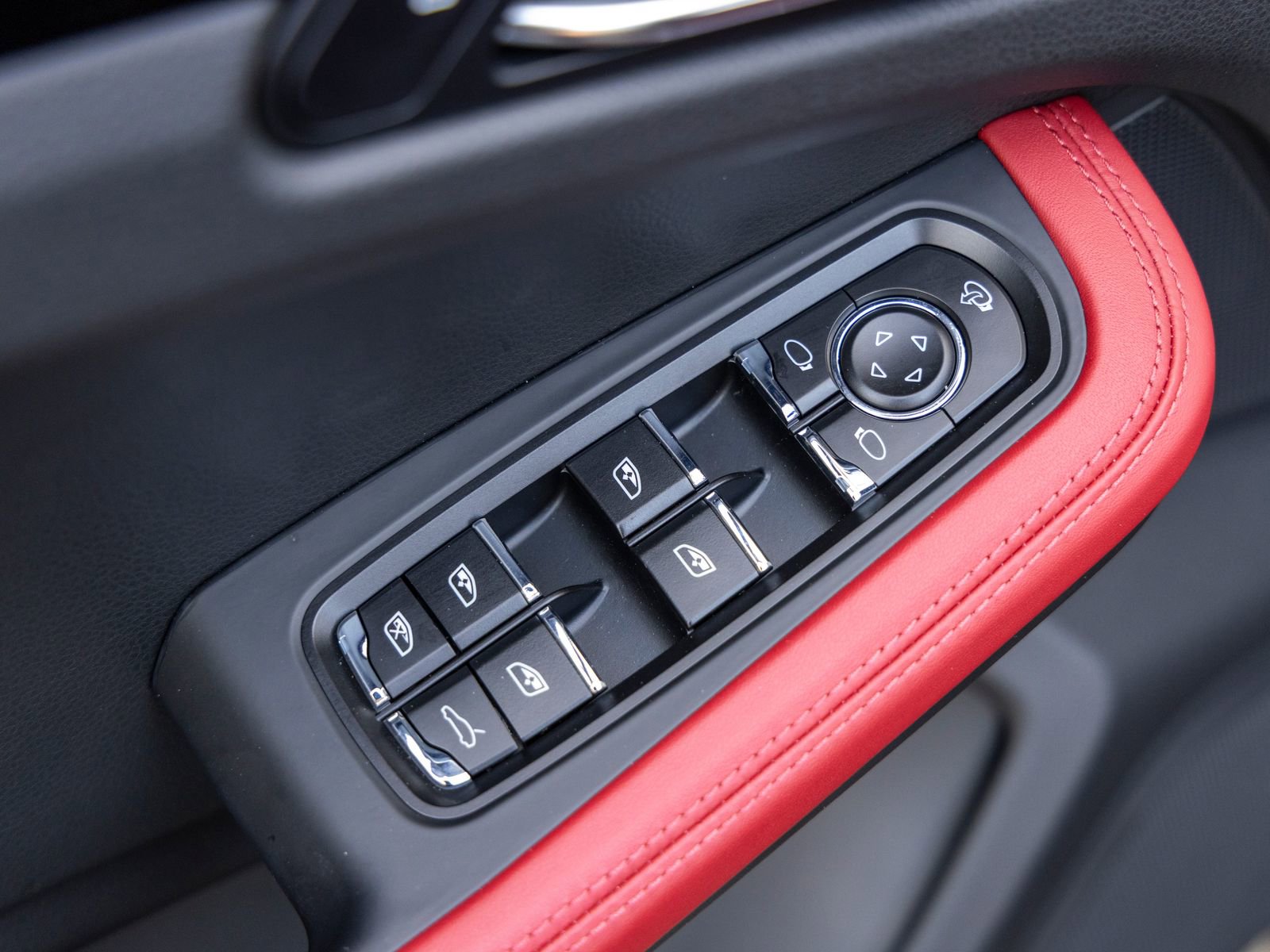 New 2025 Porsche Macan image 23