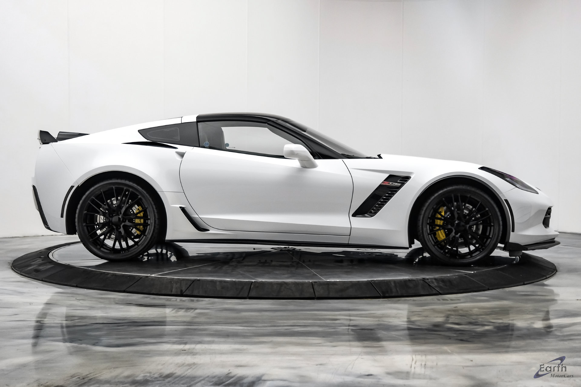 Used 2016 Chevrolet Corvette Z06 w/ 2LZ Preferred Equipment Group RWD image 26