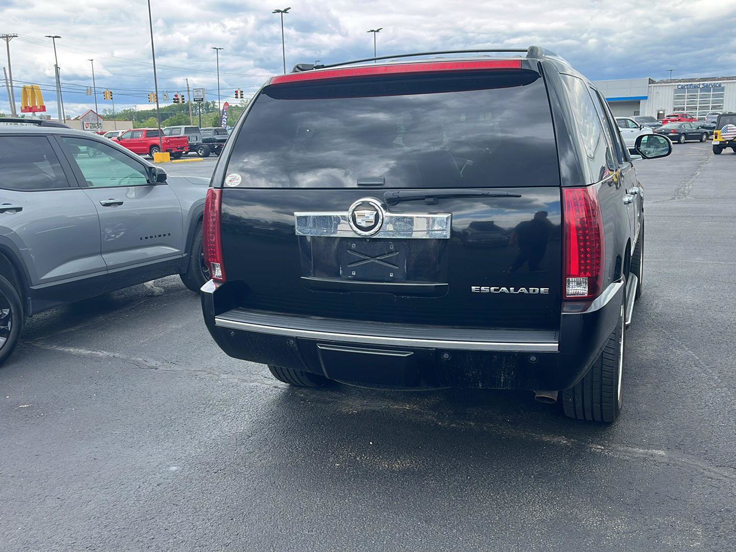 Used 2007 Cadillac Escalade AWD w/ Information Package image 4