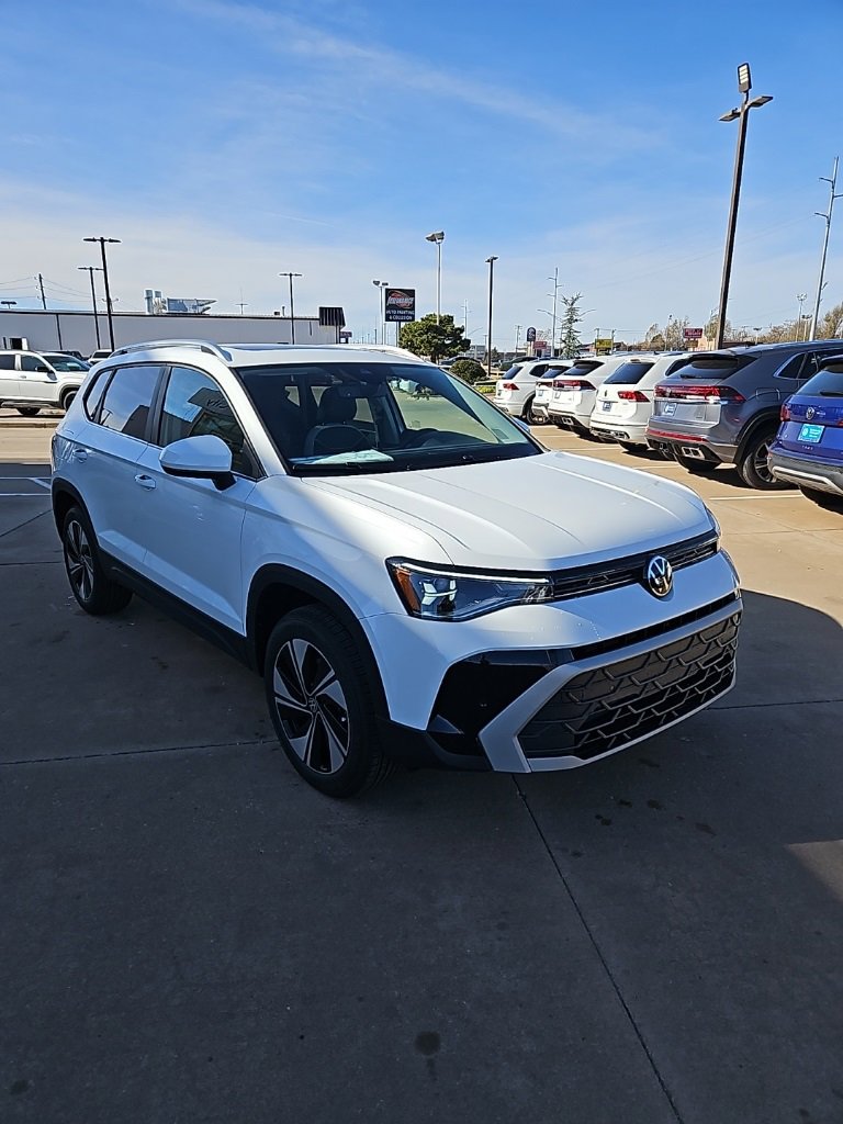 New 2026 Volkswagen Taos SE image 3