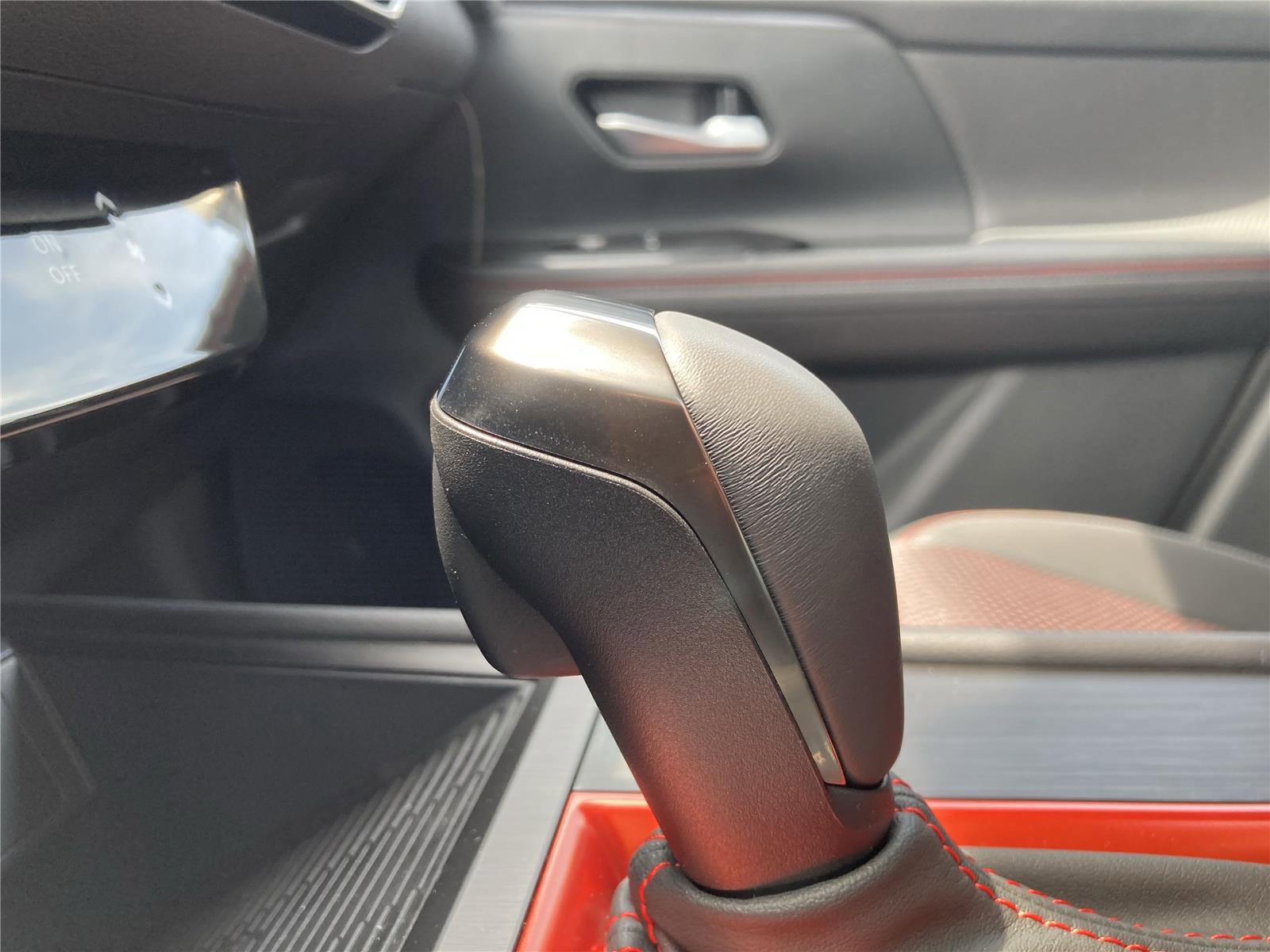 New 2025 Nissan Kicks SR image 25