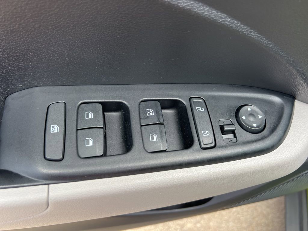 Used 2024 Hyundai Venue SEL image 24