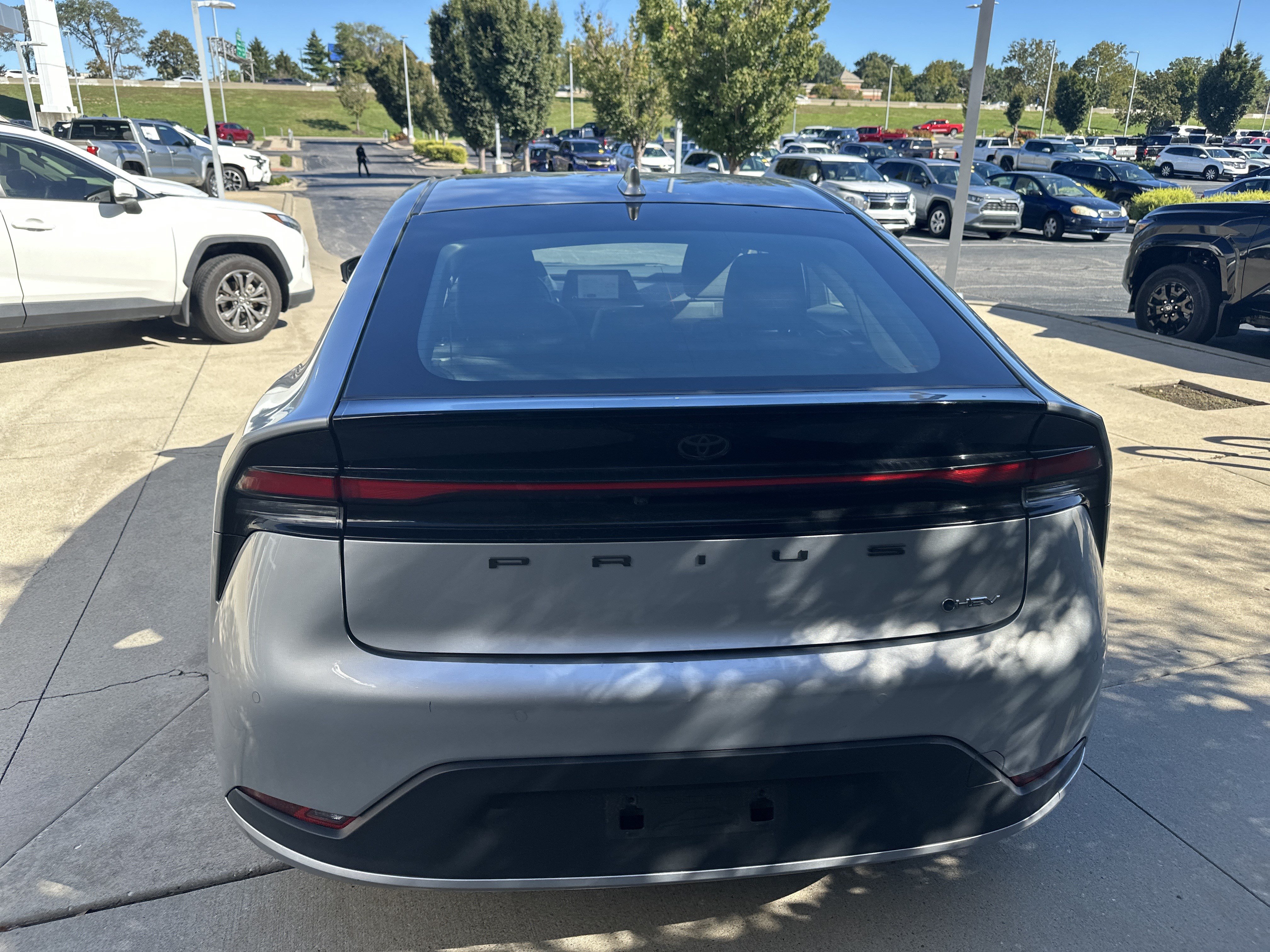 Used 2025 Toyota Prius LE FWD image 8