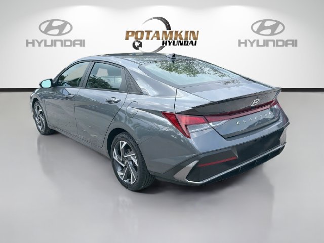 Used 2025 Hyundai Elantra Sport FWD image 8