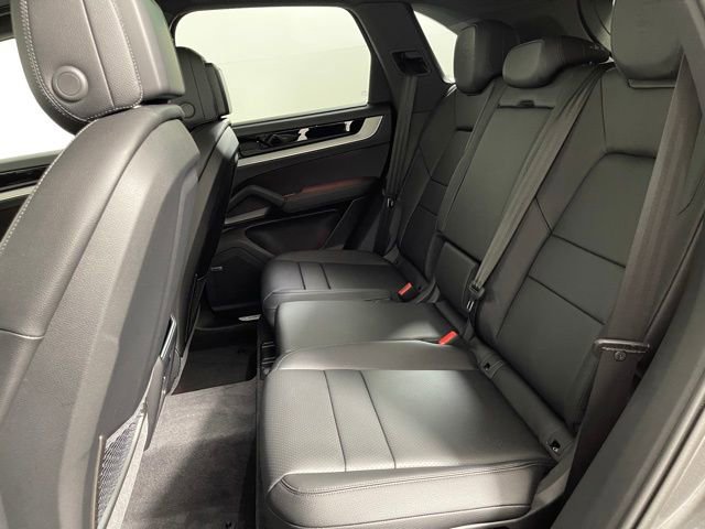 Used 2025 Porsche Cayenne image 30