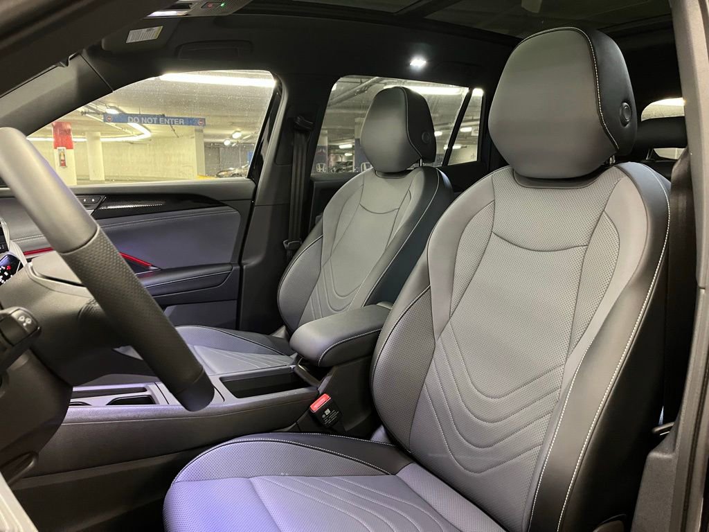 New 2025 Volkswagen Tiguan SE R-Line image 21