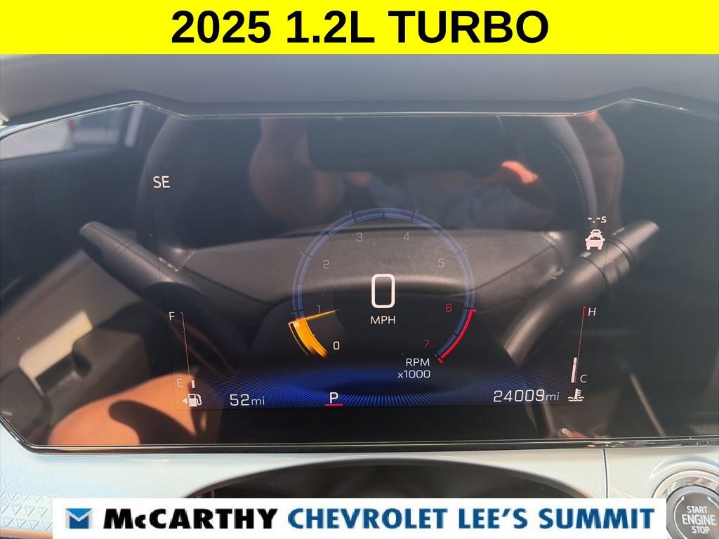Used 2025 Chevrolet Trax LT FWD image 23