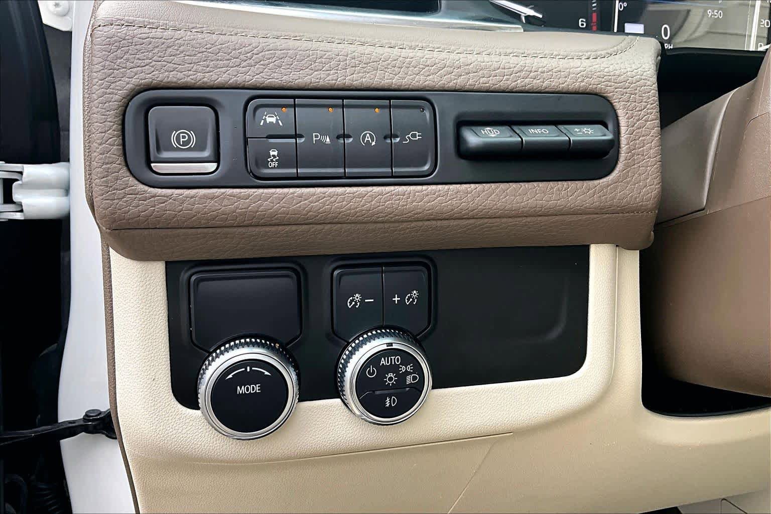 Used 2021 GMC Yukon Denali w/ Denali Premium Package RWD image 36