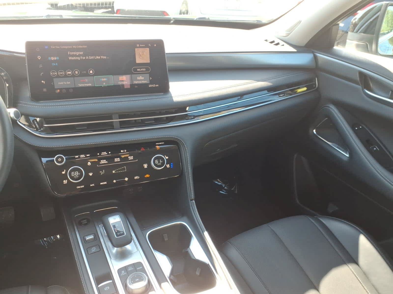 Certified 2026 INFINITI QX60 Luxe w/ Cargo Package AWD/4WD image 16