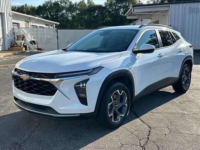 Used 2025 Chevrolet Trax LT w/ Driver Confidence Package FWD image 5