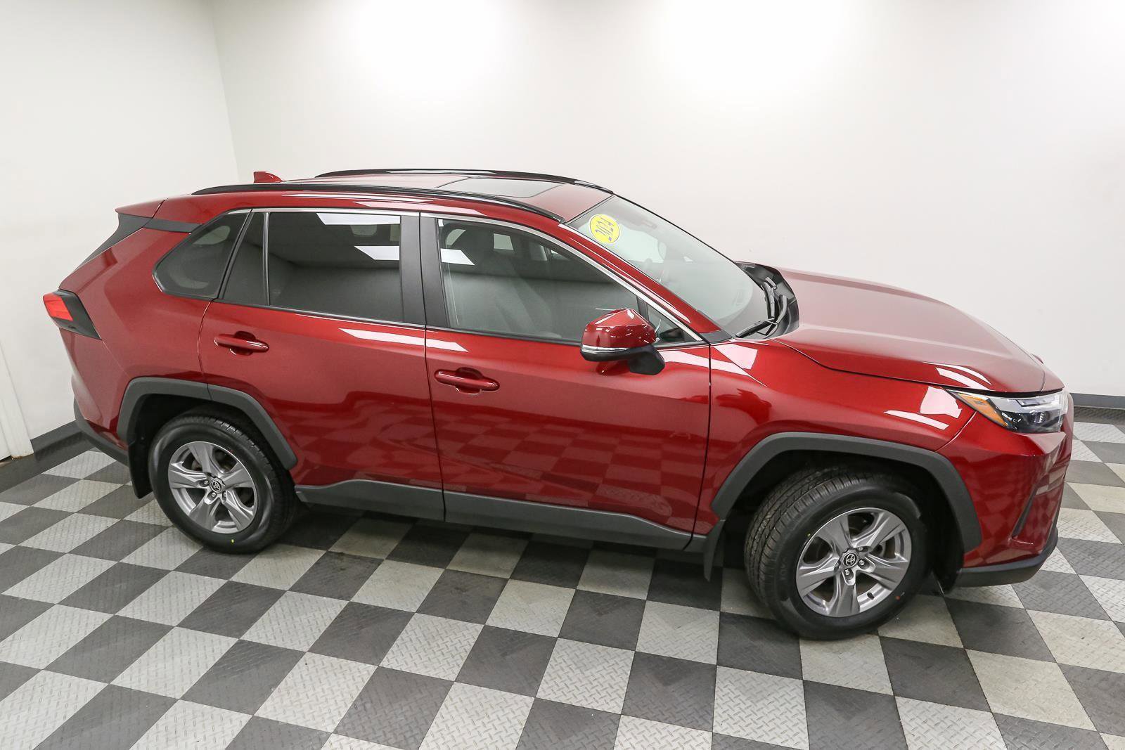 Used 2024 Toyota RAV4 XLE w/ Convenience Package image 5
