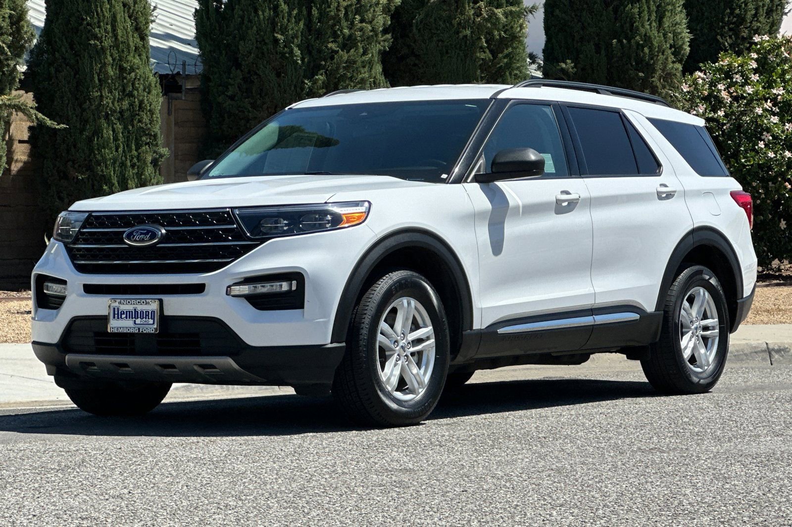 Used 2023 Ford Explorer XLT w/ Equipment Group 202A AWD/4WD image 8