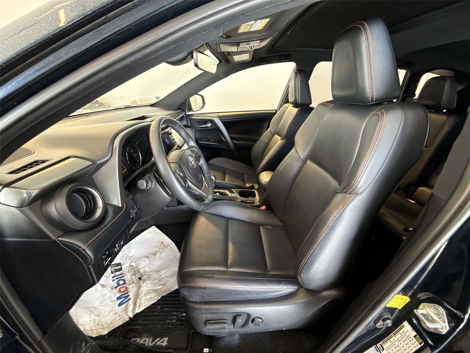 Used 2018 Toyota RAV4 SE w/ Advanced Technology Package image 13