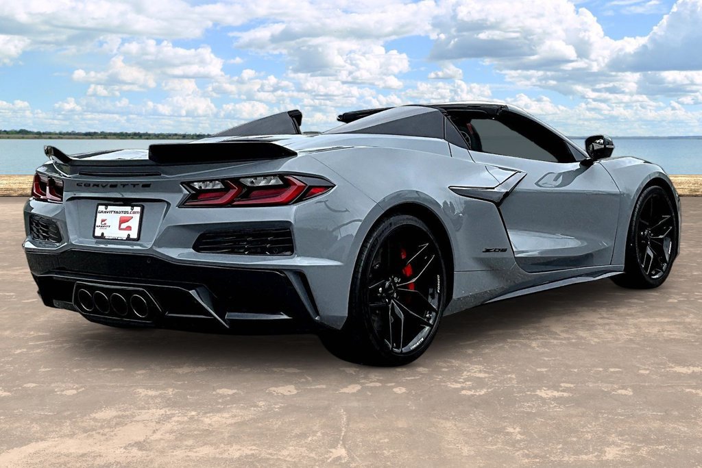 Used 2025 Chevrolet Corvette Z06 w/ Stealth Interior Trim Package RWD image 4