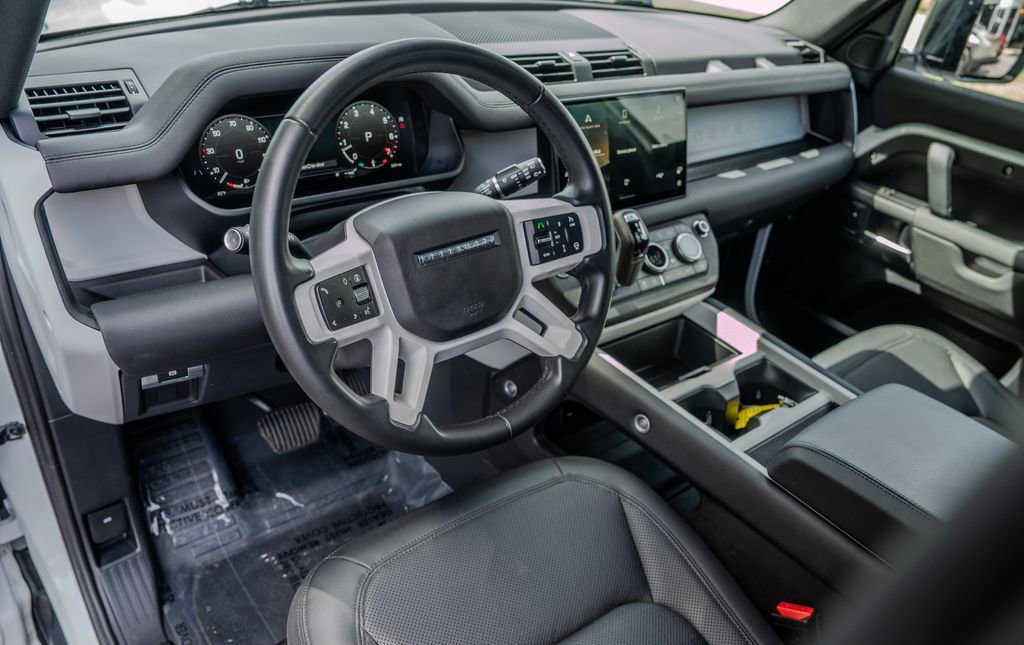 Used 2025 Land Rover Defender 110 S AWD/4WD image 4