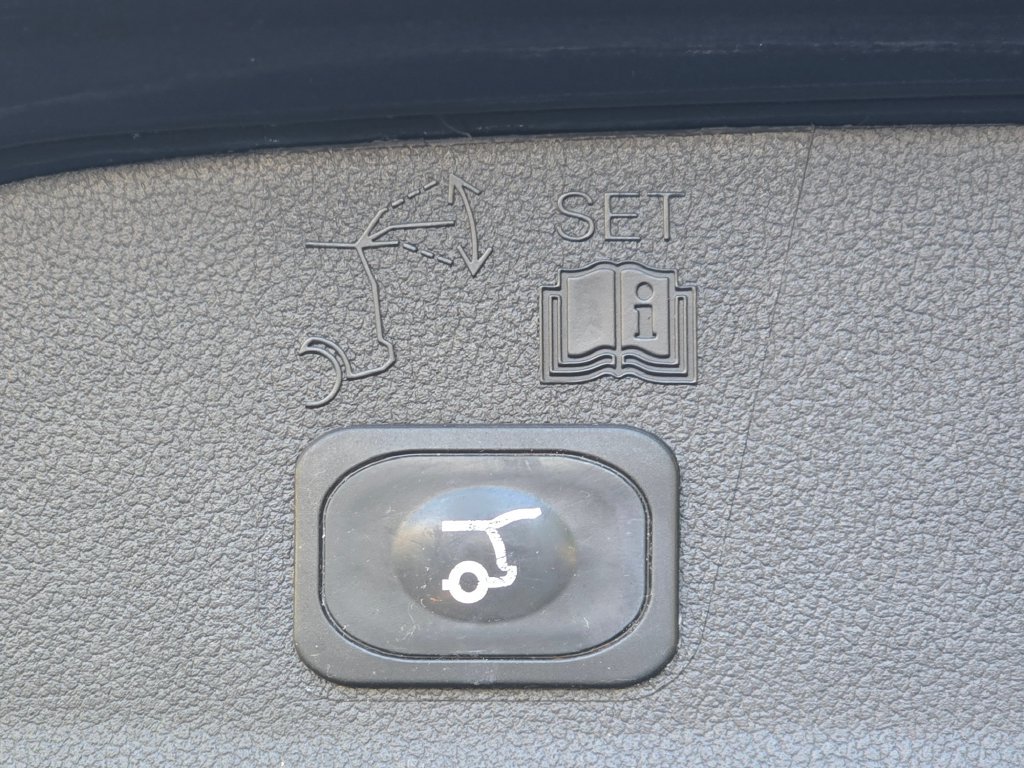 Used 2015 Ford Escape Titanium w/ Equipment Group 301A AWD/4WD image 18