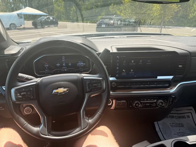 Used 2025 Chevrolet Silverado 1500 LT AWD/4WD image 2