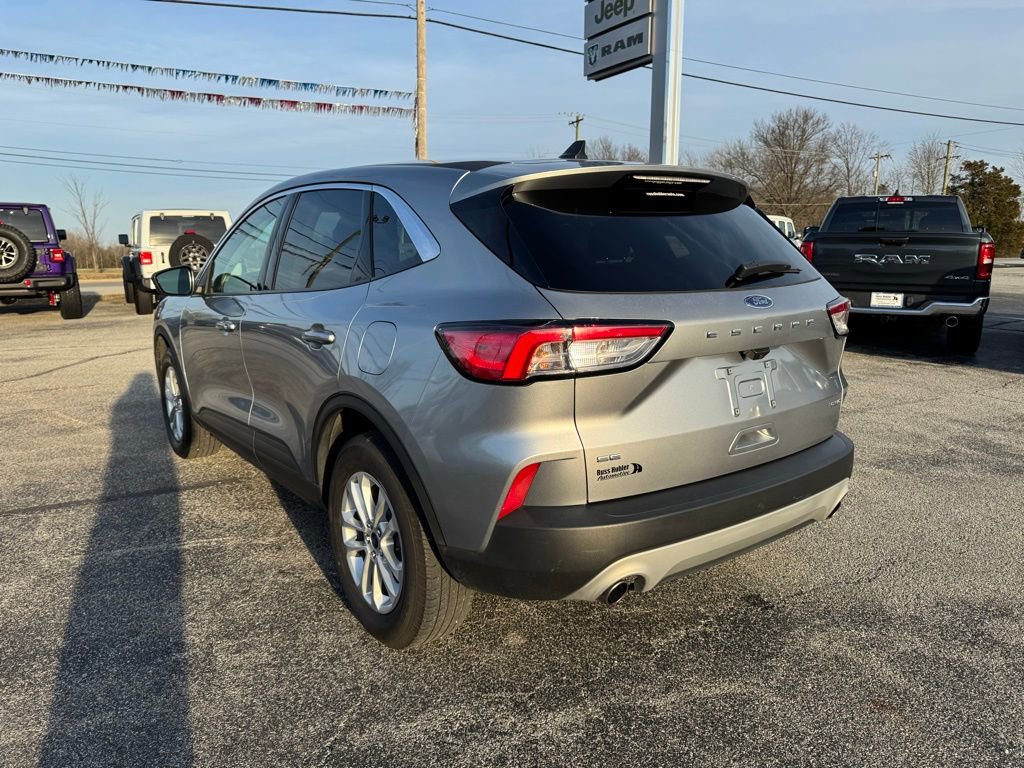 Used 2022 Ford Escape SE w/ Cold Weather Package image 3