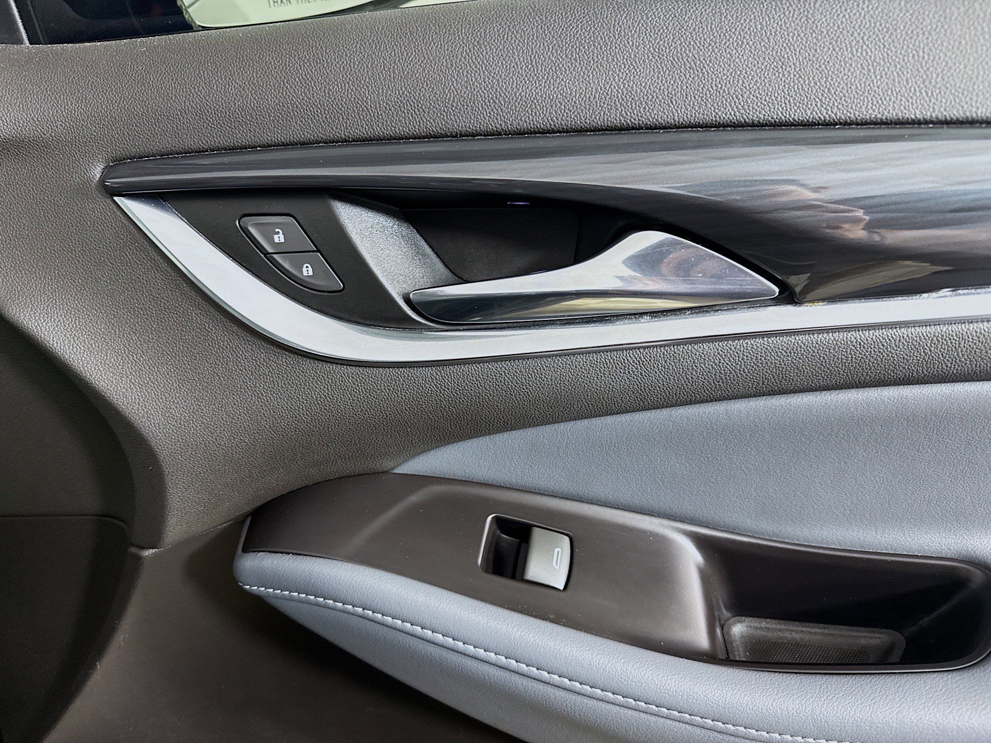 Used 2018 Buick Enclave Essence FWD image 31