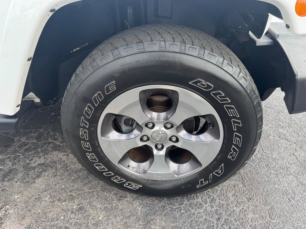 Used 2016 Jeep Wrangler Unlimited Sahara w/ Connectivity Group image 24