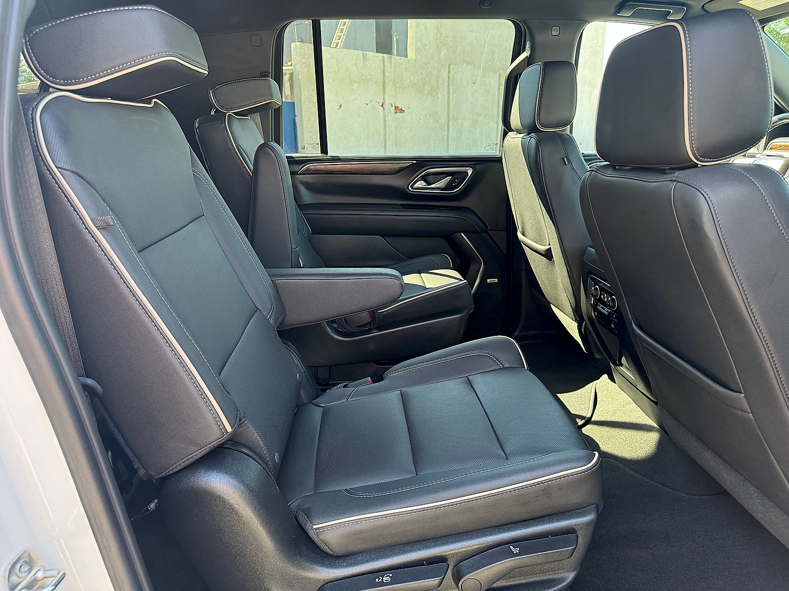 Used 2023 Chevrolet Suburban Premier RWD image 20