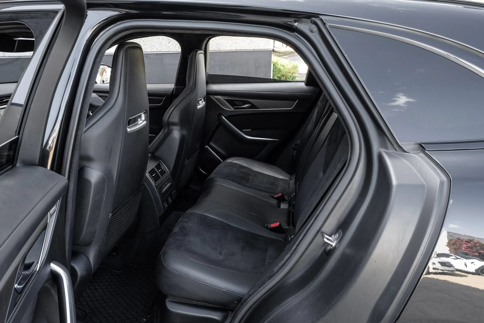 Used 2025 Jaguar F-PACE SVR AWD/4WD image 48