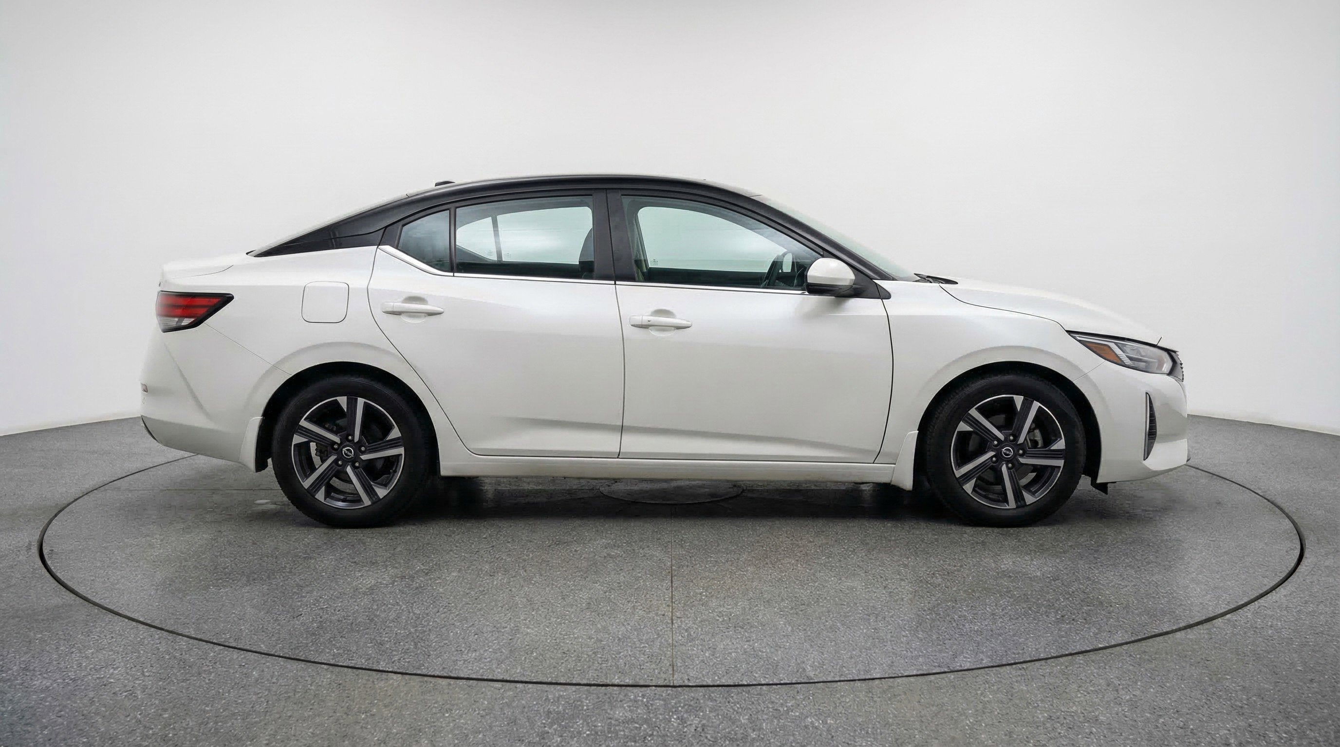 Used 2025 Nissan Sentra SV FWD image 11