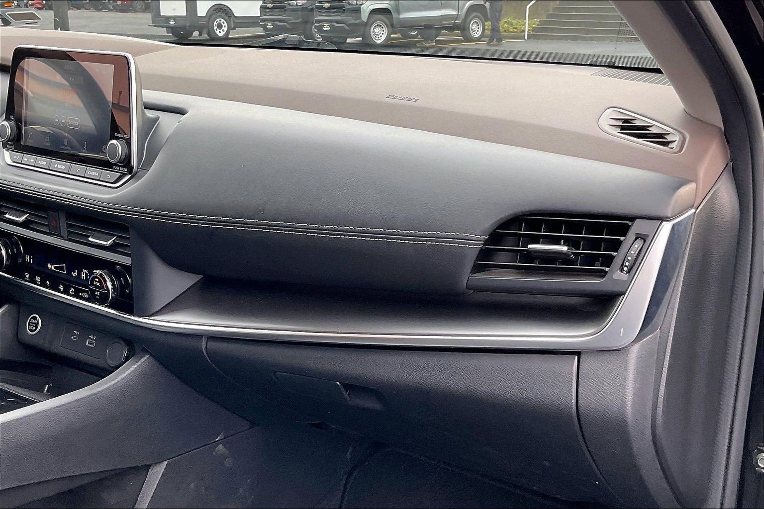 Used 2023 Nissan Rogue SV image 15