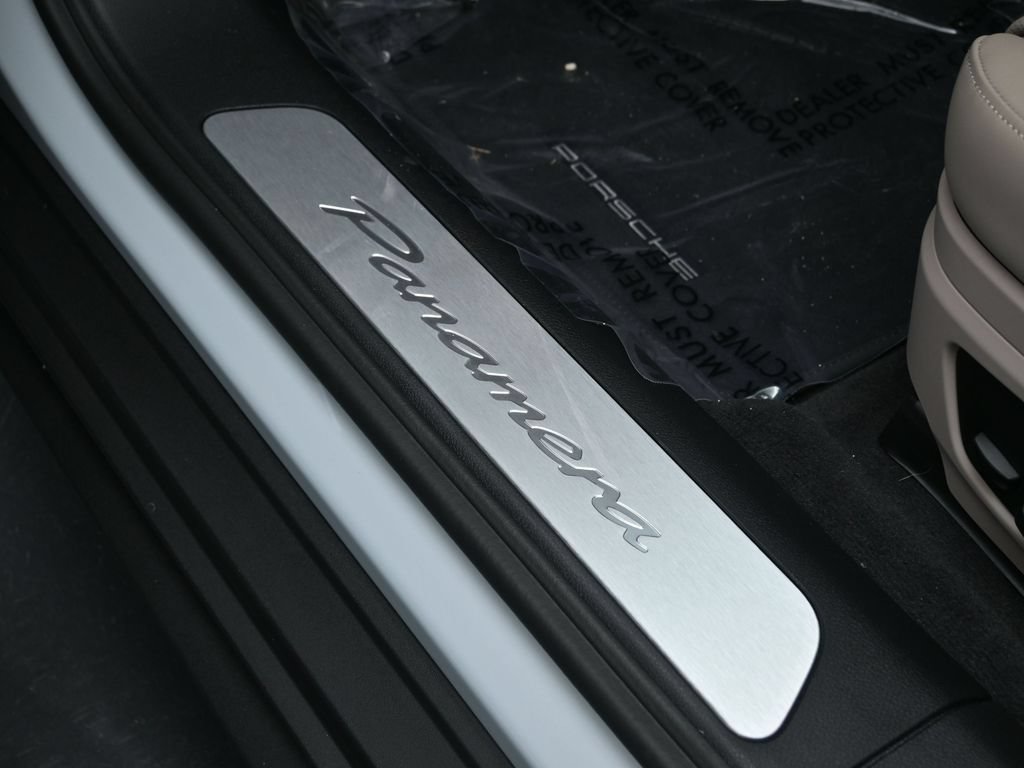 Certified 2025 Porsche Panamera RWD image 15
