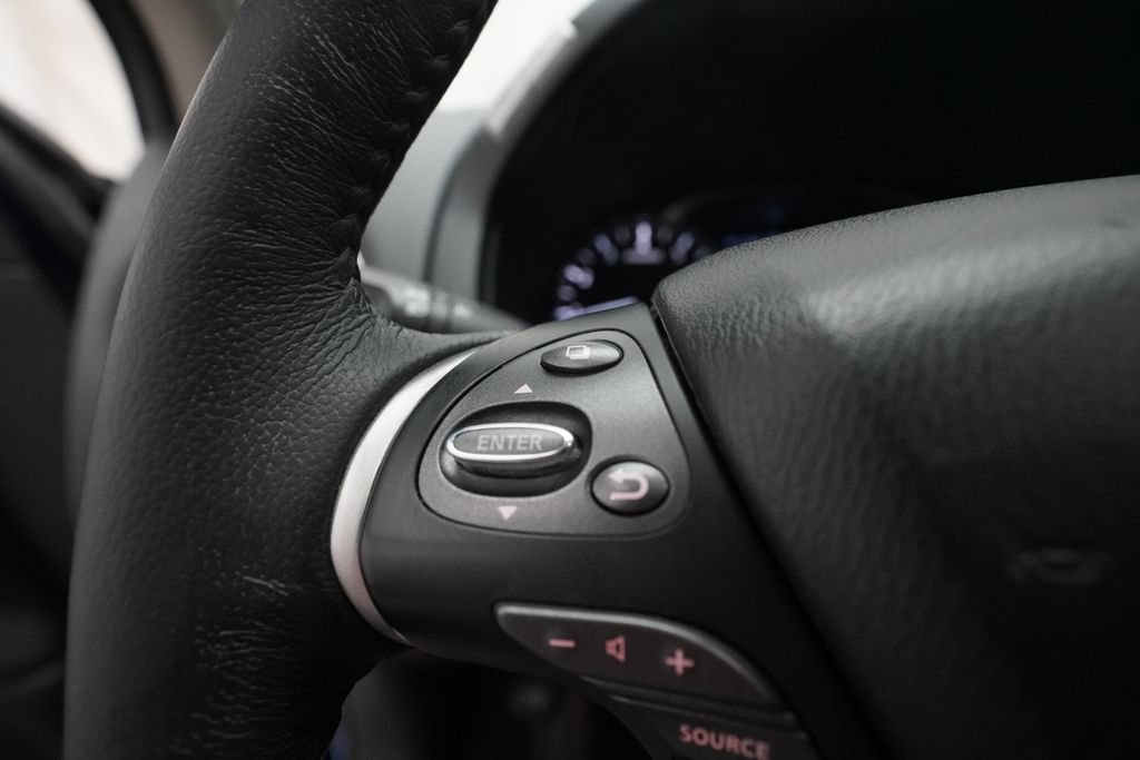 Used 2020 Nissan Pathfinder SL AWD/4WD image 18