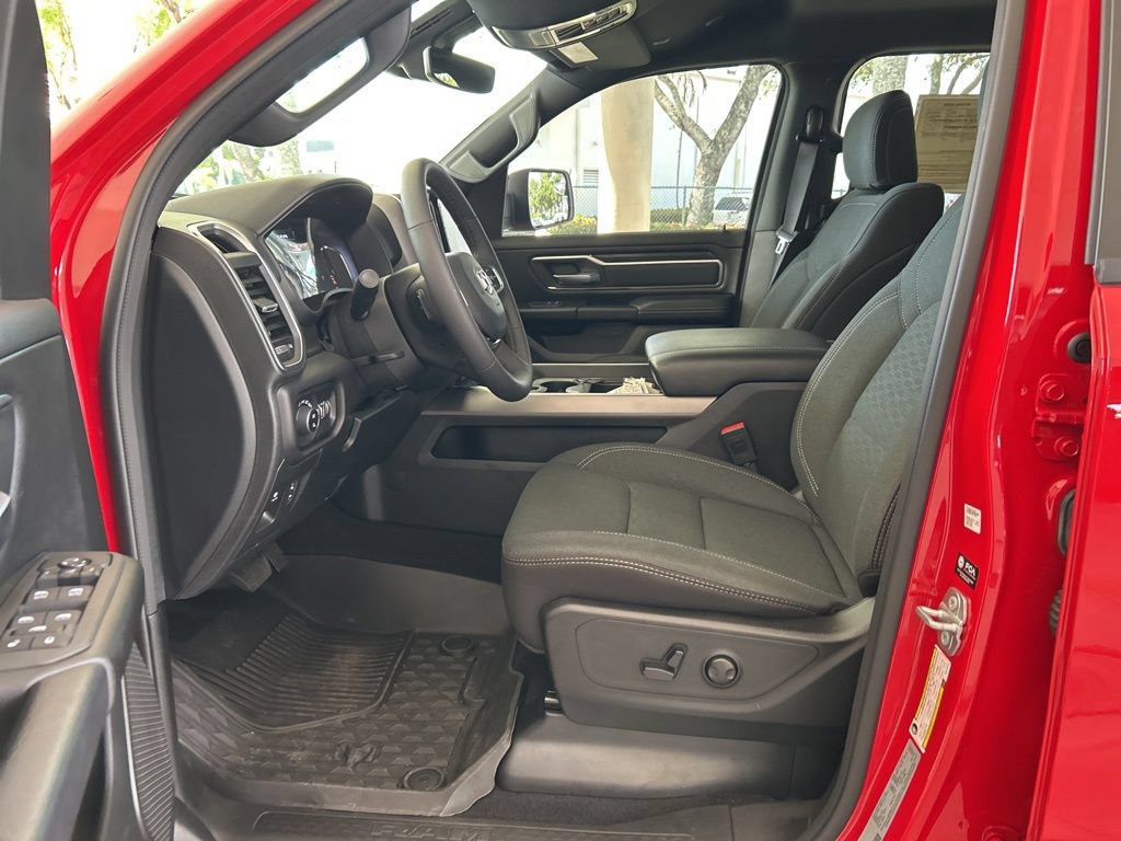 Used 2025 RAM 1500 Big Horn AWD/4WD image 6