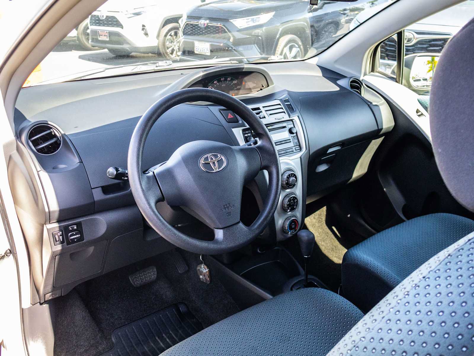 Used 2008 Toyota Yaris 2-Door Hatchback FWD image 24