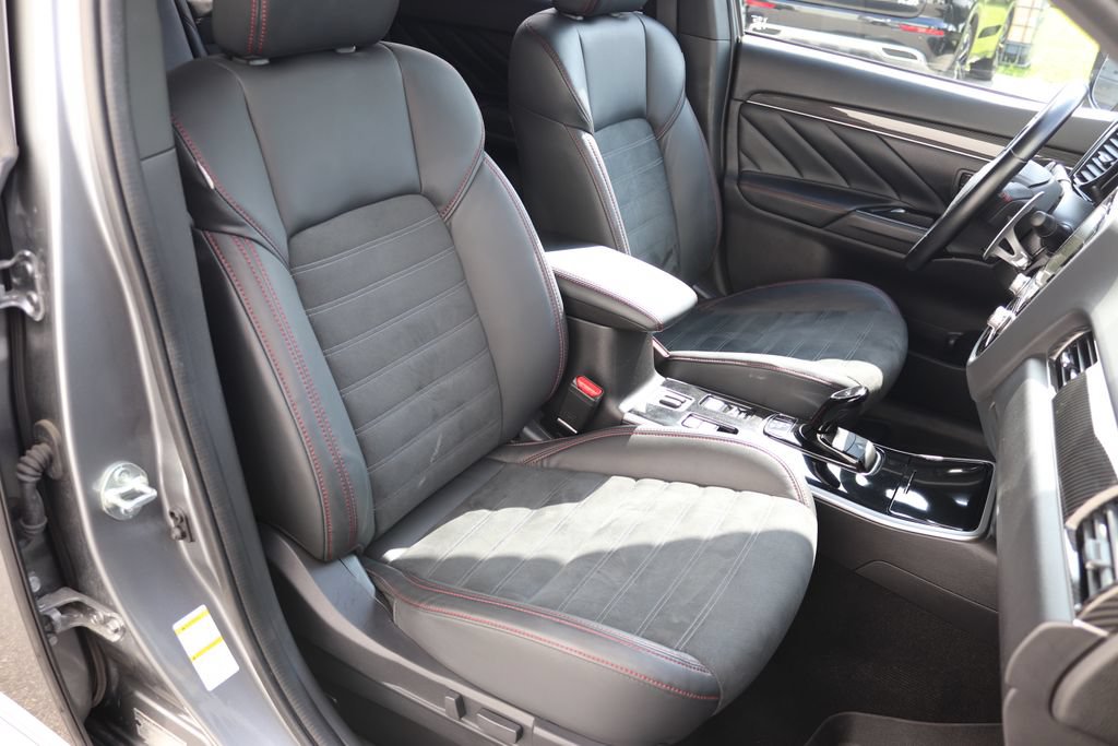 Used 2021 Mitsubishi Outlander LE AWD/4WD image 10