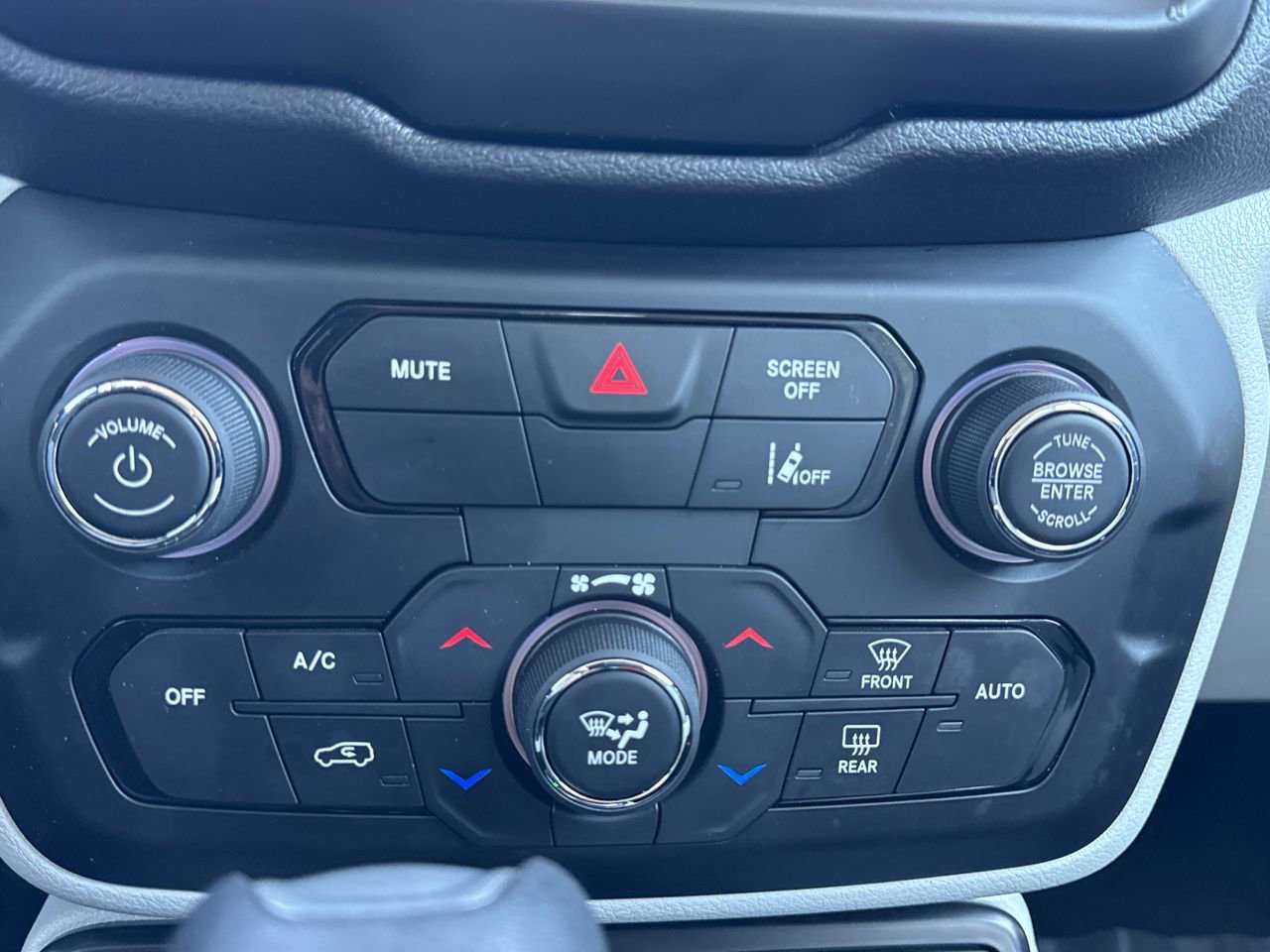 Used 2022 Jeep Renegade Latitude w/ Convenience Group AWD/4WD image 23