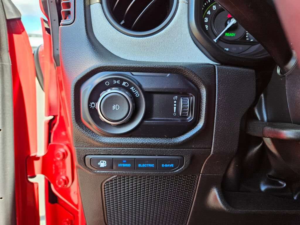 Used 2024 Jeep Wrangler Unlimited AWD/4WD image 23