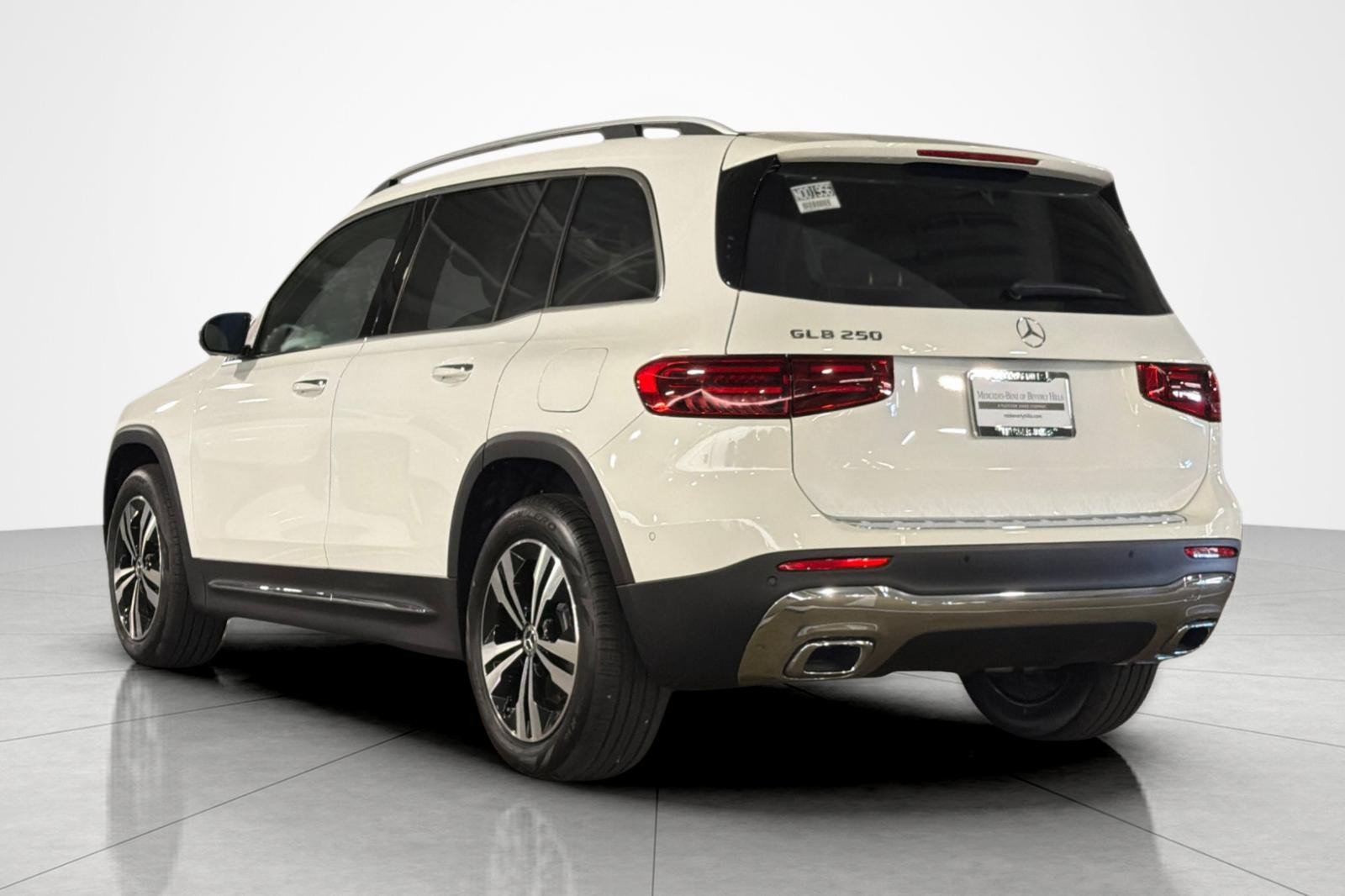 New 2026 Mercedes-Benz GLB 250 image 3