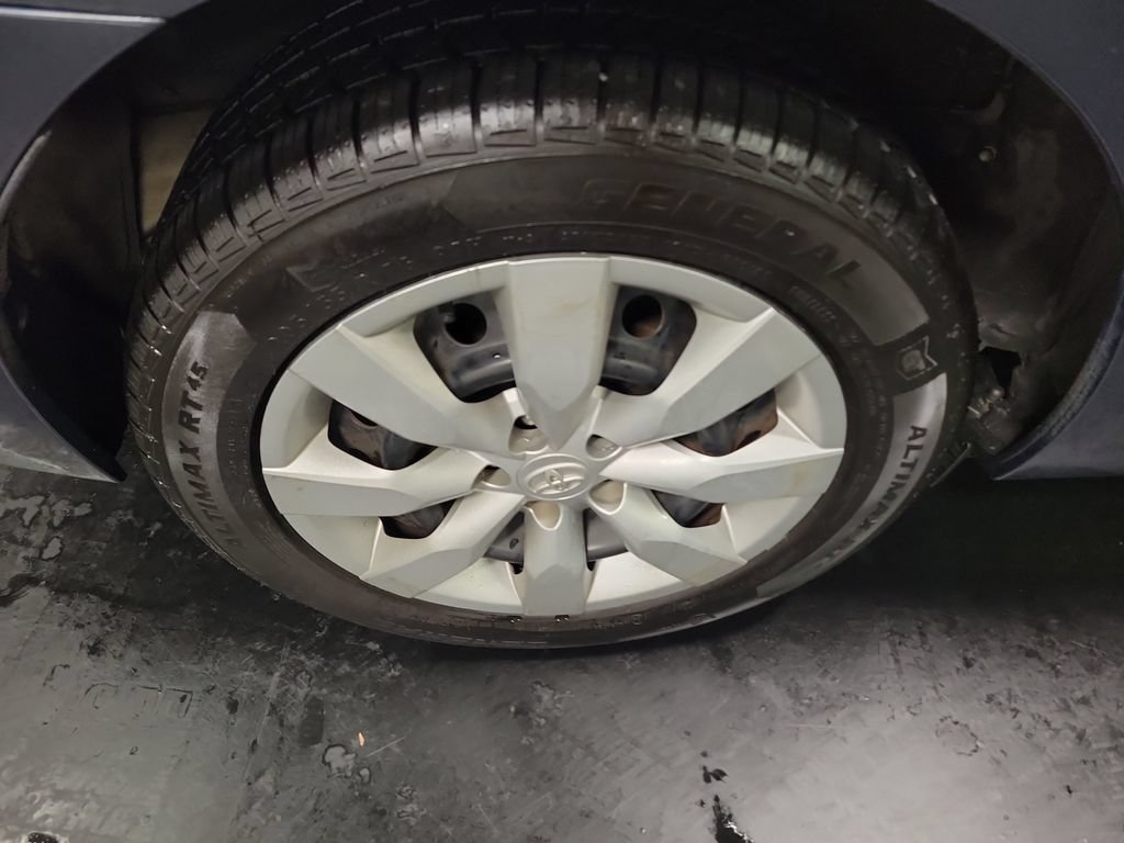 Used 2014 Toyota Corolla LE FWD image 11
