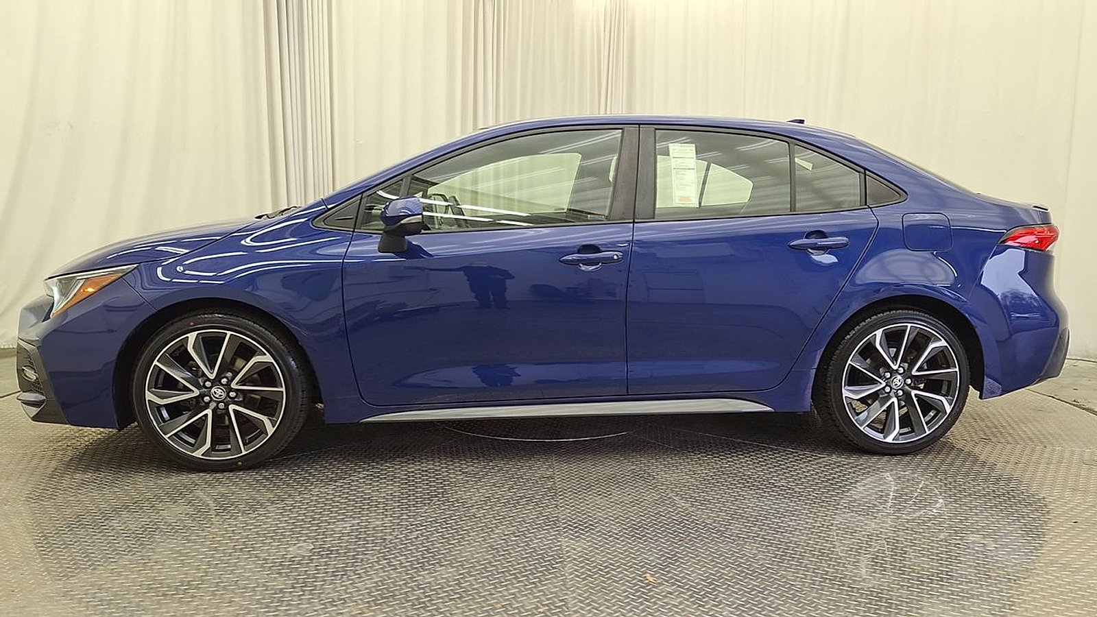 Certified 2021 Toyota Corolla SE w/ SE Premium Package FWD image 8