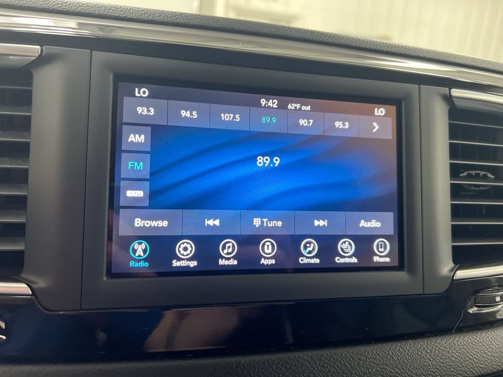 Used 2020 Chrysler Pacifica Touring-L FWD image 14