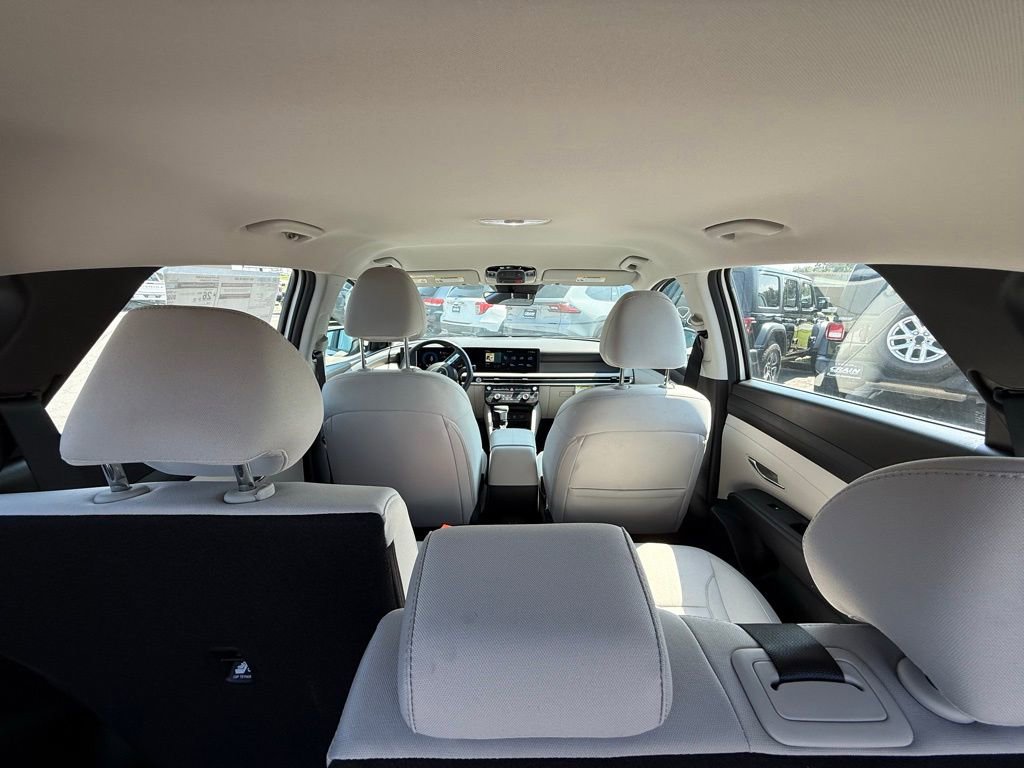Used 2025 Hyundai Tucson SE image 12
