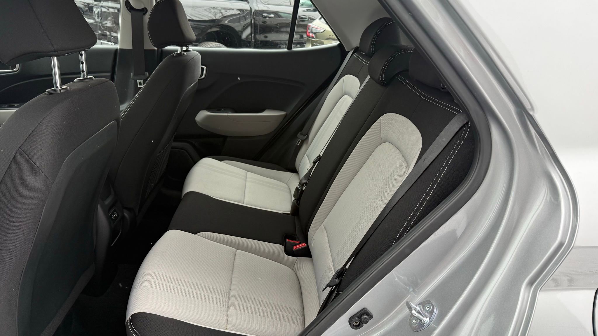 Used 2025 Hyundai Venue SEL image 17